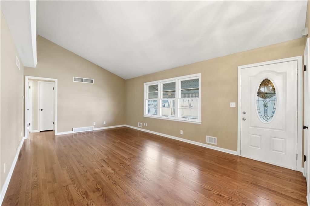 Photo of 311 NE Arlington Circle, Lees Summit, MO 64063 (MLS # 2591873)