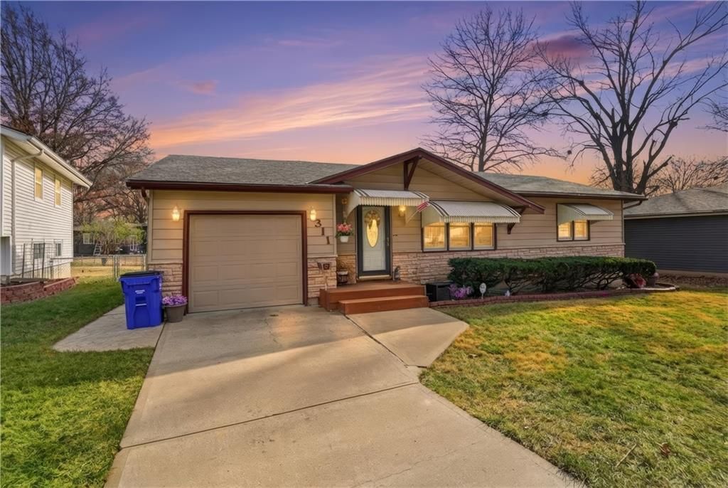 Photo of 311 NE Arlington Circle, Lees Summit, MO 64063 (MLS # 2591873)