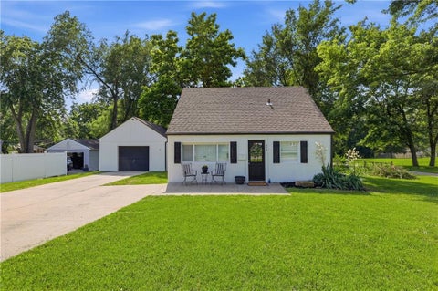 604 NE Douglas Street, Lee\'s Summit, MO 64063 - MLS#: 2619894