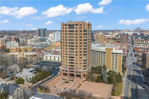 Photo of 400 W 49th Terrace #2034, Kansas City, MO 64112 (MLS # 2579608)