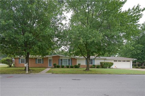 111 N Edgewood Drive, Coffeyville, KS 67337 - MLS#: 2568543
