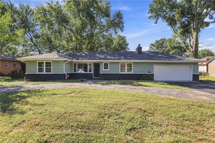 Photo 1 of 26 — 3320 Blue Ridge Boulevard, Independence, MO 64052