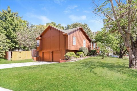 105 NE Leann Drive, Blue Springs, MO 64014 - #: 2575889