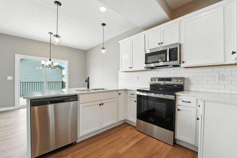 12512 S Parkwood Lane, Lee\'s Summit, MO 64086 - #: 2546300