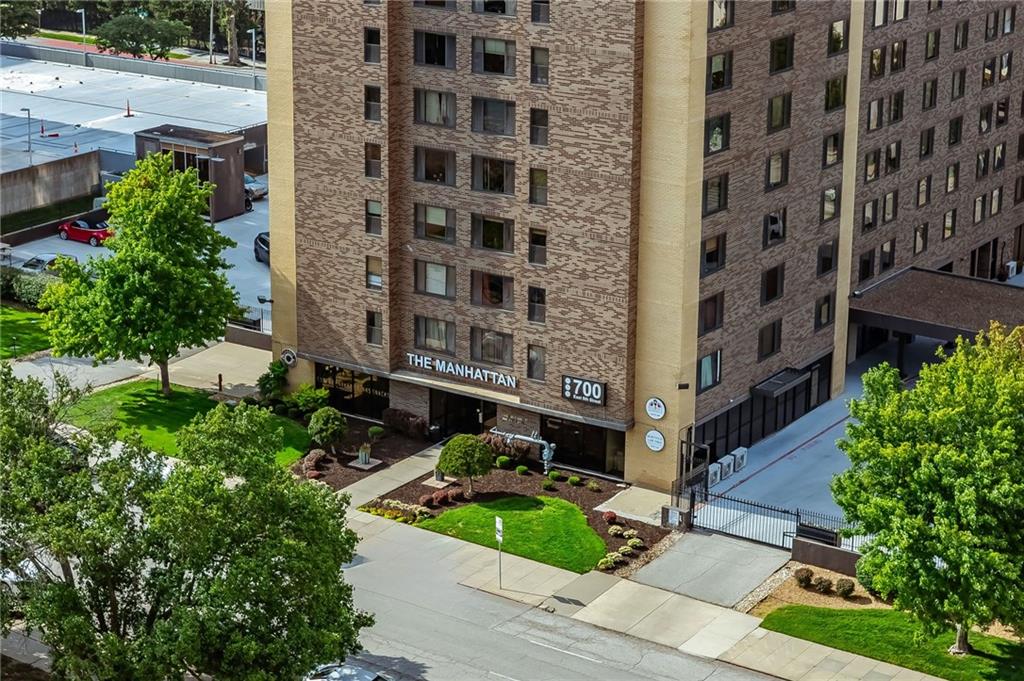 700 E 8th Street 5B