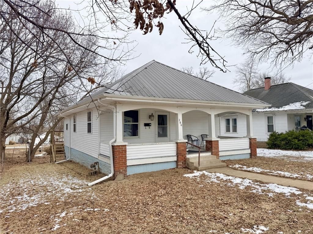 Photo of 206 Debolt Street, Trenton, MO 64683 (MLS # 2599197)