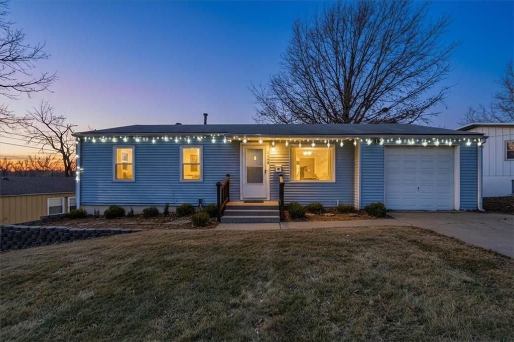 Photo of 9220 McKinley Street, Kansas City, MO 64138 (MLS # 2592149)