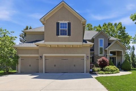 Photo of 1413 NE Kenwood Circle, Lees Summit, MO 64064 (MLS # 2619520)