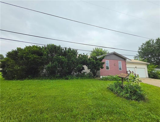 218 WARREN AVE, GARNETT, KS 66032 - Image a438f4b5038dc86d75d53451d7b2dec1/2293596763