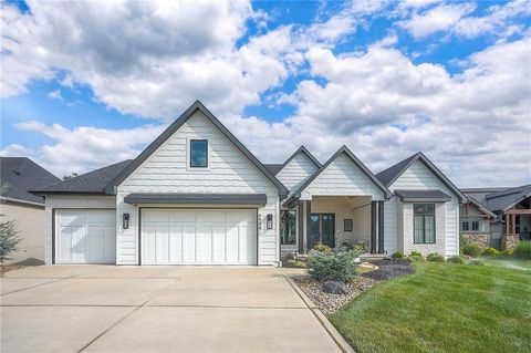 7736 N Donnelly Avenue Kansas City MO 64158