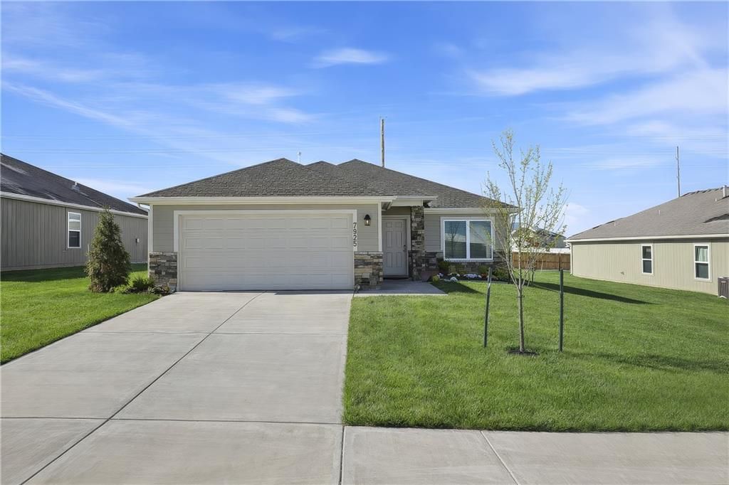 Photo of 7925 SE 5th Street, Blue Springs, MO 64014 (MLS # 2597676)