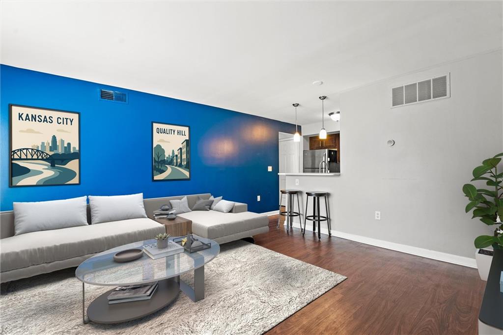 435 W 9th Street 204