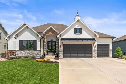 Photo of 2034 SW Red Barn Lane, Lees Summit, MO 64082 (MLS # 2612044)