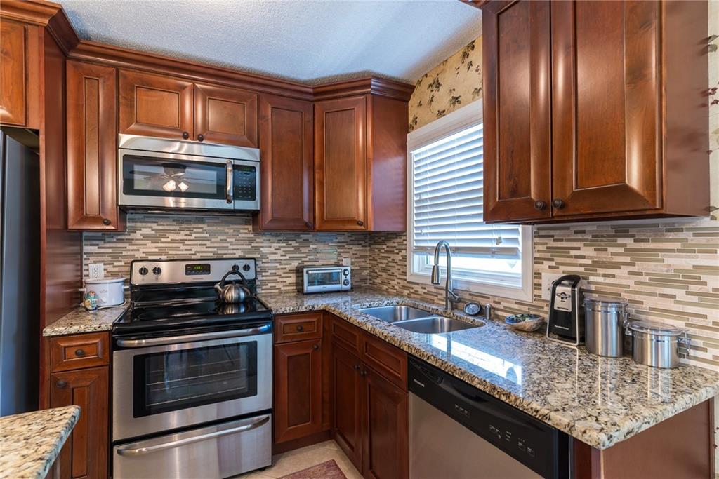 Overland Park, Kansas 66204, United States, 3 Bedrooms Bedrooms, ,1 BathroomBathrooms,Residential,Pending,107968