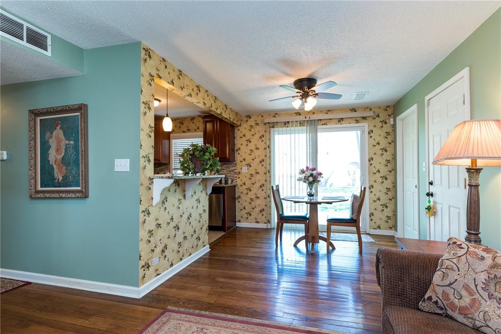 Overland Park, Kansas 66204, United States, 3 Bedrooms Bedrooms, ,1 BathroomBathrooms,Residential,Pending,107968