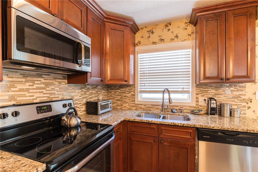 Overland Park, Kansas 66204, United States, 3 Bedrooms Bedrooms, ,1 BathroomBathrooms,Residential,Pending,107968