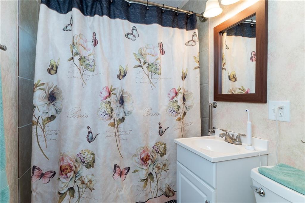 Overland Park, Kansas 66204, United States, 3 Bedrooms Bedrooms, ,1 BathroomBathrooms,Residential,Pending,107968