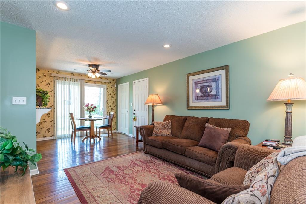 Overland Park, Kansas 66204, United States, 3 Bedrooms Bedrooms, ,1 BathroomBathrooms,Residential,Pending,107968