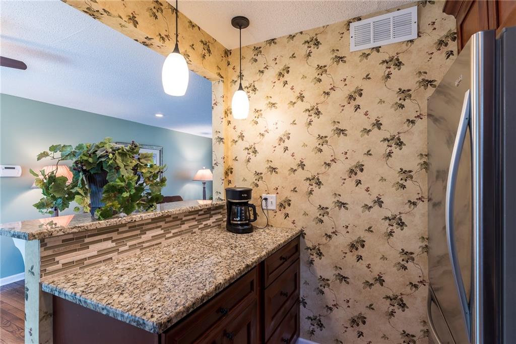 Overland Park, Kansas 66204, United States, 3 Bedrooms Bedrooms, ,1 BathroomBathrooms,Residential,Pending,107968