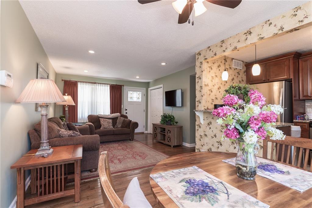 Overland Park, Kansas 66204, United States, 3 Bedrooms Bedrooms, ,1 BathroomBathrooms,Residential,Pending,107968