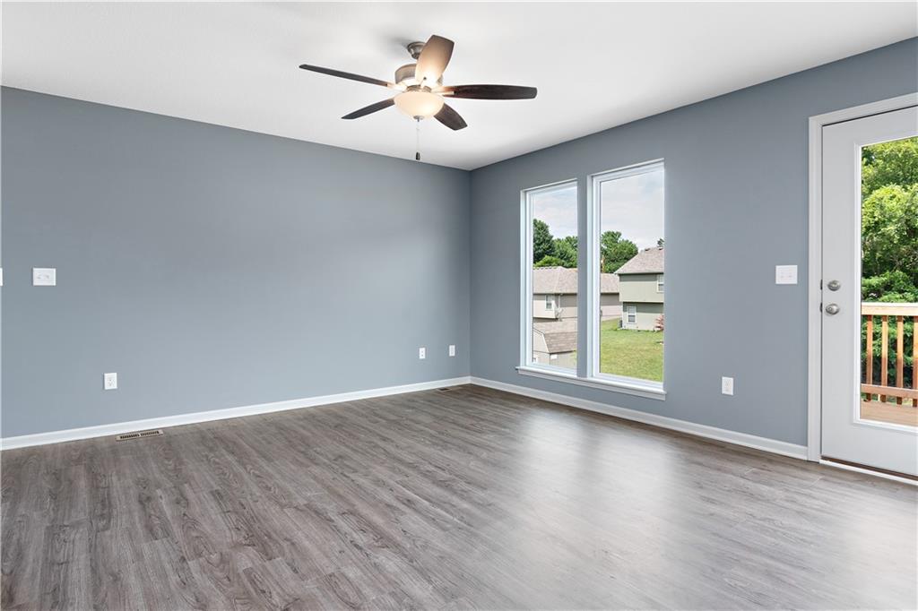 11214 N Oak Trafficway