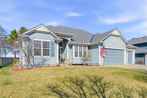 Photo of 21936 W 175th Terrace, Olathe, KS 66062 (MLS # 2619324)