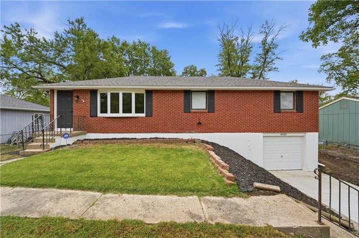 Photo 1 of 47 — 4005 NW 52nd Street, Riverside, MO 64150