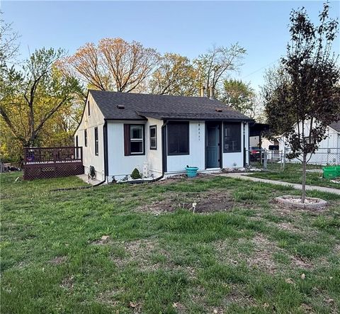 Photo of 704 E Hayward Avenue, Independence, MO 64050 (MLS # 2615235)