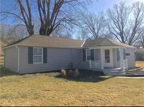 6713 S Elm Street Pleasant Valley MO 64068