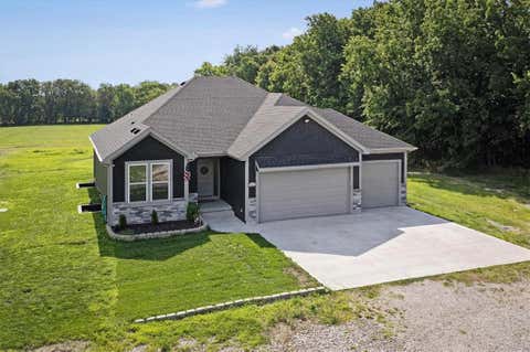 Photo of 20196 207th Street, Tonganoxie, KS 66086 (MLS # 2629183)