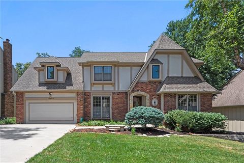 Photo of 12228 Connell Drive, Overland Park, KS 66213 (MLS # 2621733)