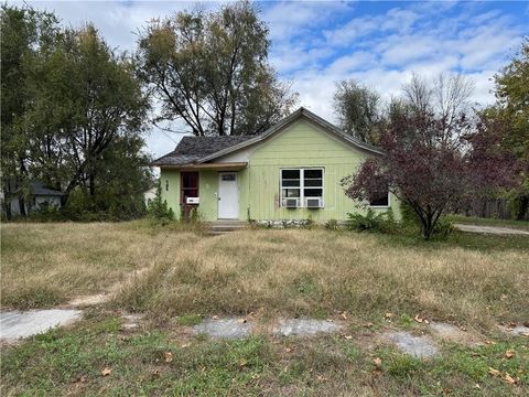 Photo of 504 W Maple Street, Plattsburg, MO 64477 (MLS # 2584807)