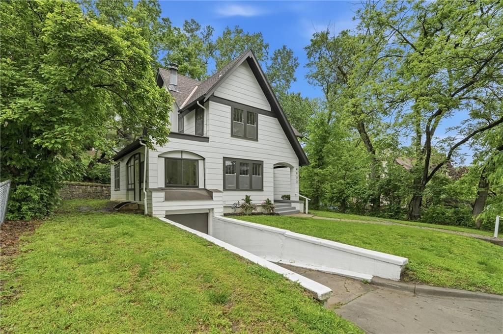 Photo of 4932 Troostwood Road, Kansas City, MO 64110 (MLS # 2618711)