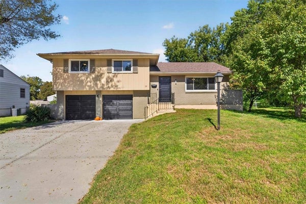 28 W 82ND ST, KANSAS CITY, MO 64114 - Image a5a3be8f82ea7c474f4b6b25d3e6d4eb/307343389