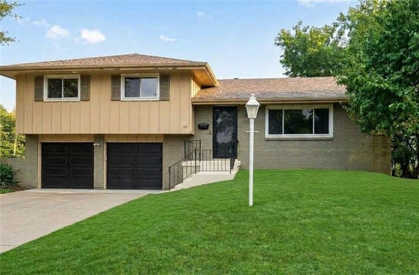 28 W 82ND ST, KANSAS CITY, MO 64114 - Image a5a3be8f82ea7c474f4b6b25d3e6d4eb/3780125655
