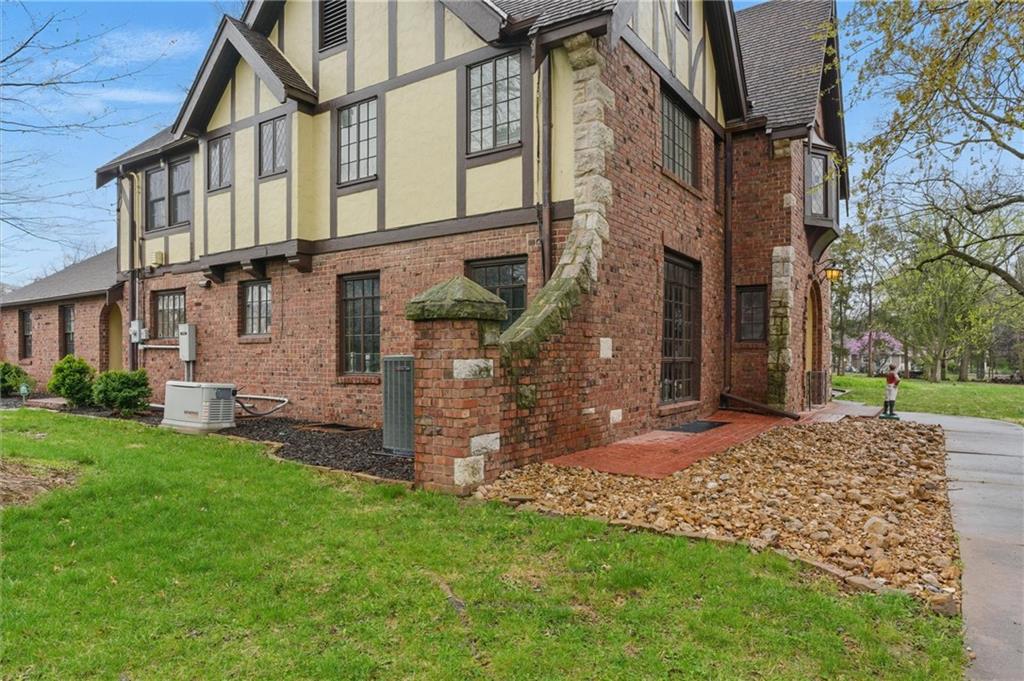 8 Orchard Place