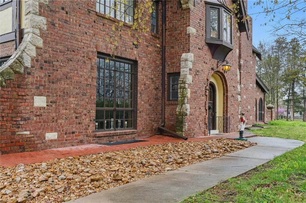 8 Orchard Place