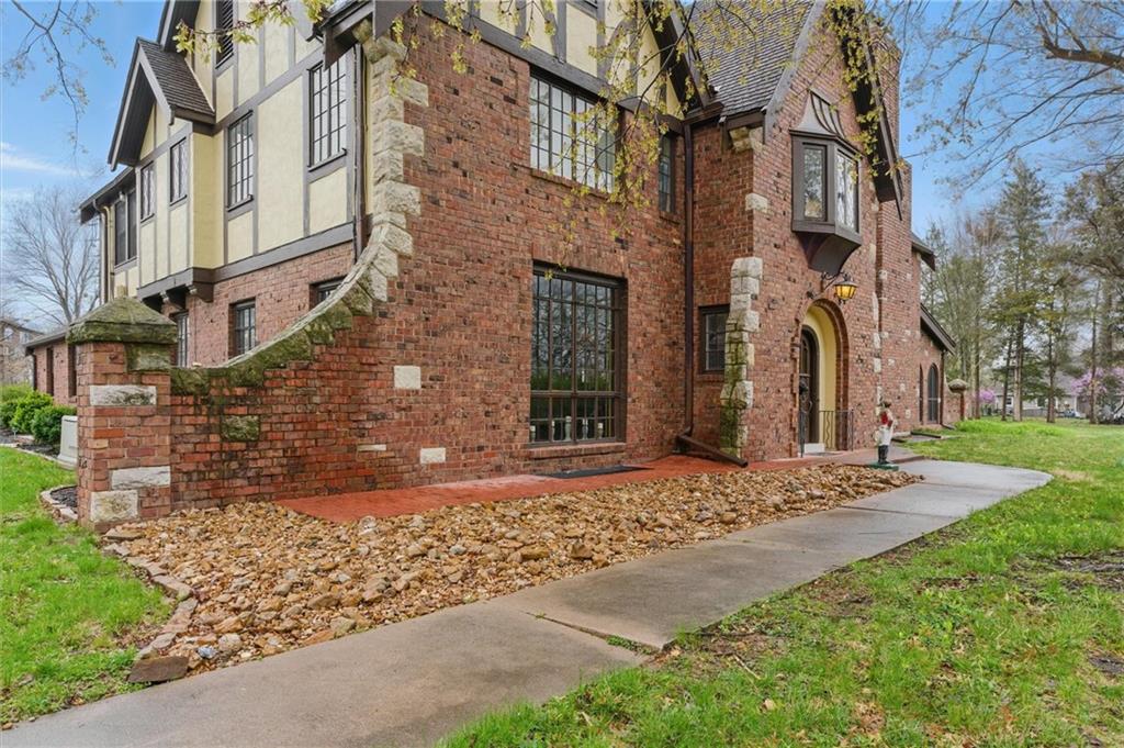 8 Orchard Place
