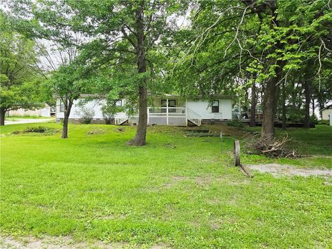 Photo of 58 N longview Road, Pleasanton, KS 66075 (MLS # 2626664)
