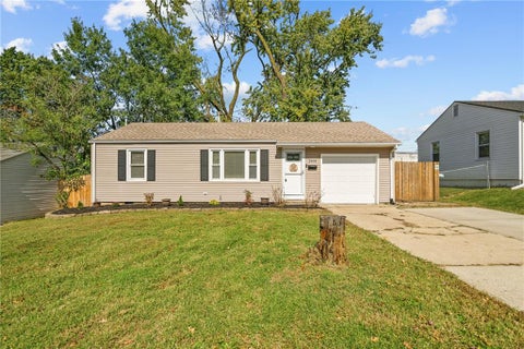 Photo of 2404 NE 60TH Street, Gladstone, MO 64118 (MLS # 2647578)