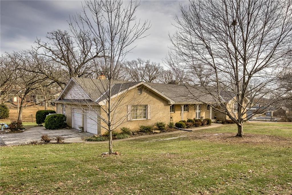Photo 1 of 36 — 5741 NE Lake Drive, Village Of Oaks, MO 64118