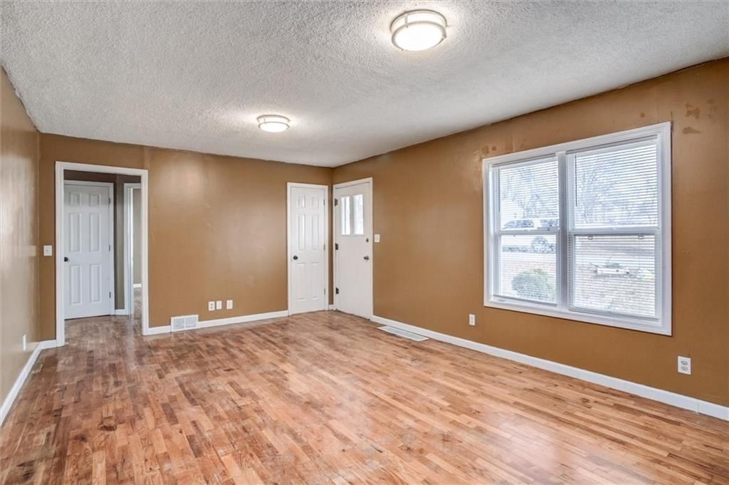 Photo of 4928 N Topping Avenue, Kansas City, MO 64119 (MLS # 2592277)