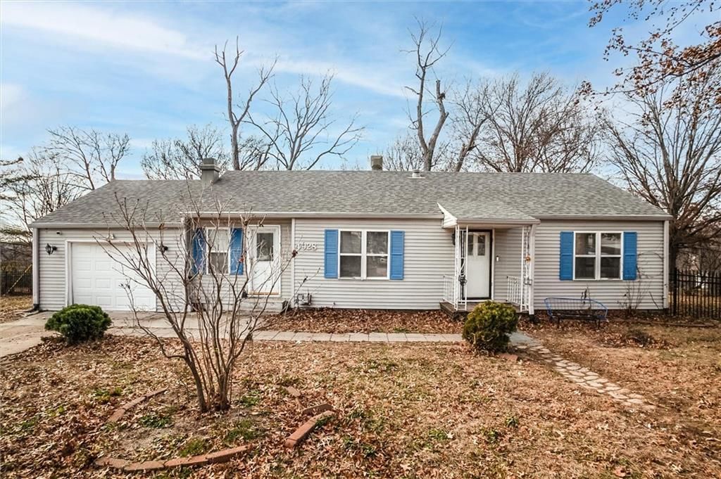 Photo of 4928 N Topping Avenue, Kansas City, MO 64119 (MLS # 2592277)