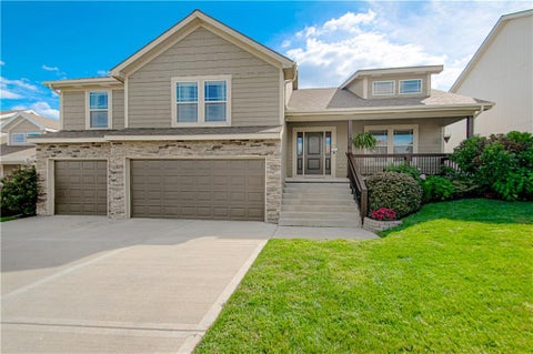 Photo of 21425 W 47th Terrace, Shawnee, KS 66218 (MLS # 2643819)