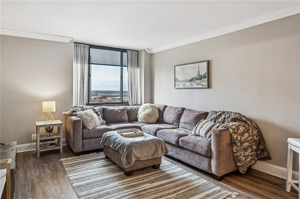 700 E 8th Street 16B