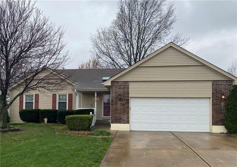 689 NE Clubhouse Drive, Lee\'s Summit, MO 64086 - MLS#: 2541626