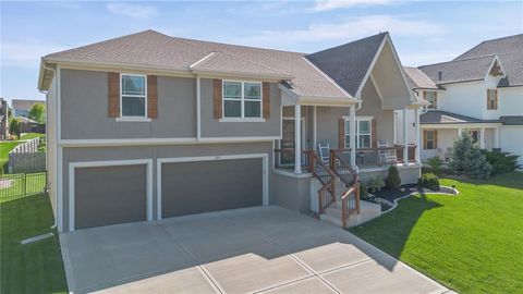 Photo of 1213 SW Arborway Drive, Lees Summit, MO 64082 (MLS # 2614566)