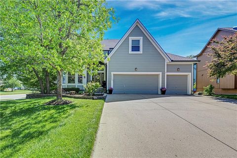 Photo of 14301 Bond Street, Overland Park, KS 66221 (MLS # 2614639)