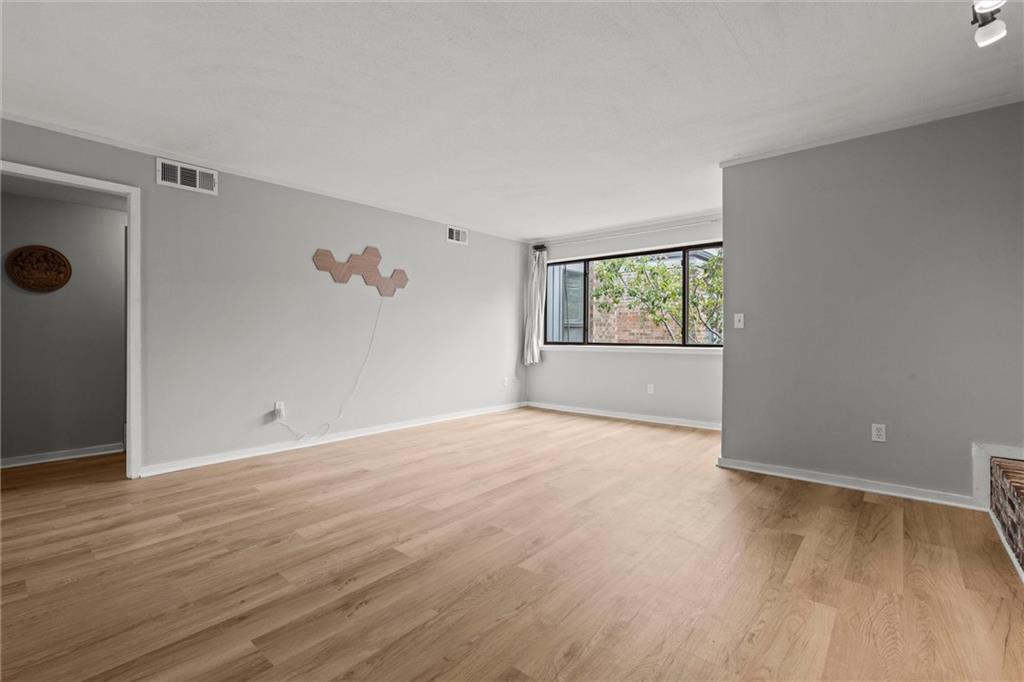 4057 Walnut Street 6