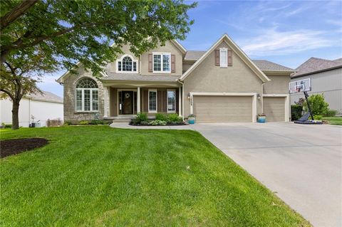 Photo of 12324 Bradshaw Street, Overland Park, KS 66213 (MLS # 2618301)
